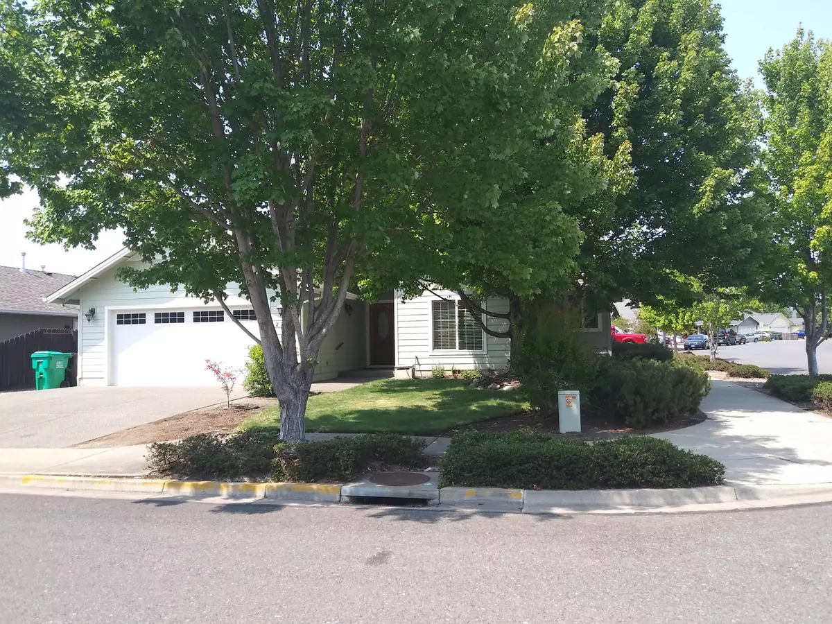 Grants Pass, OR 97527,2704 Yellowtail LN