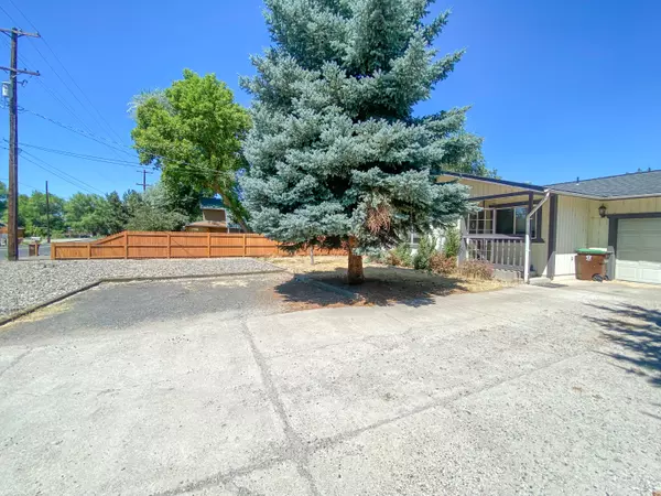 Prineville, OR 97754,825-835 7th ST