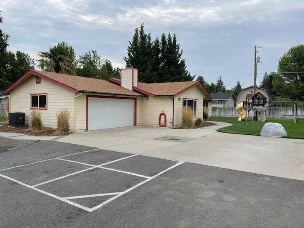 2001 Regina WAY, Grants Pass, OR 97527