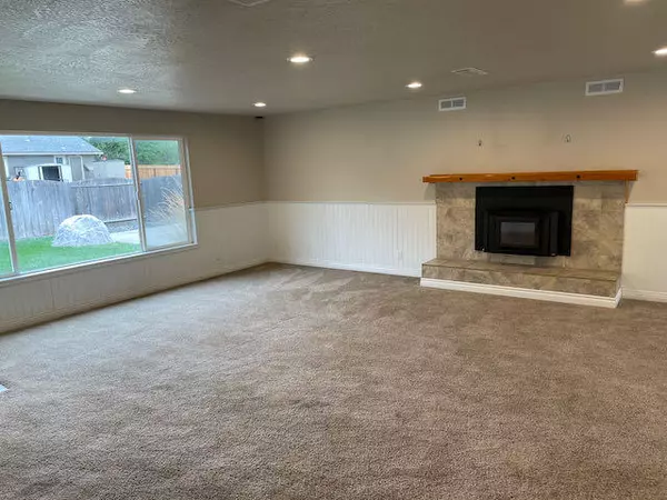 Grants Pass, OR 97527,2001 Regina WAY