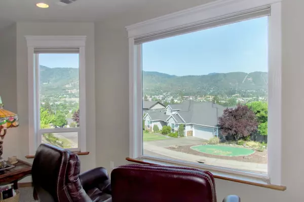 Grants Pass, OR 97526,920 Valley View DR