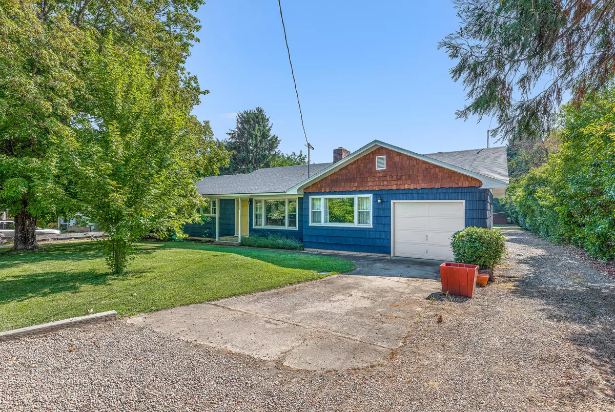 Medford, OR 97501,2323 Griffin Creek RD