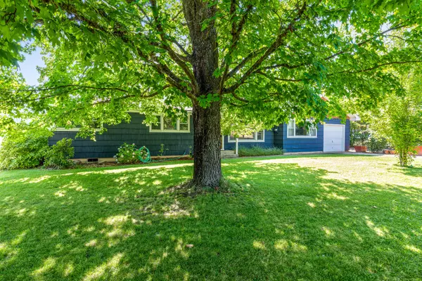 Medford, OR 97501,2323 Griffin Creek RD