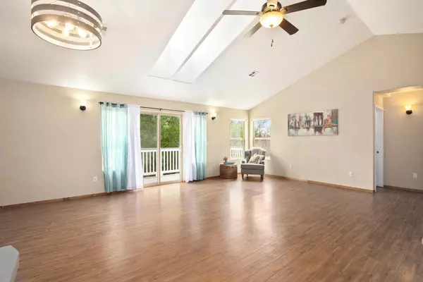 Grants Pass, OR 97526,745 Dewey DR