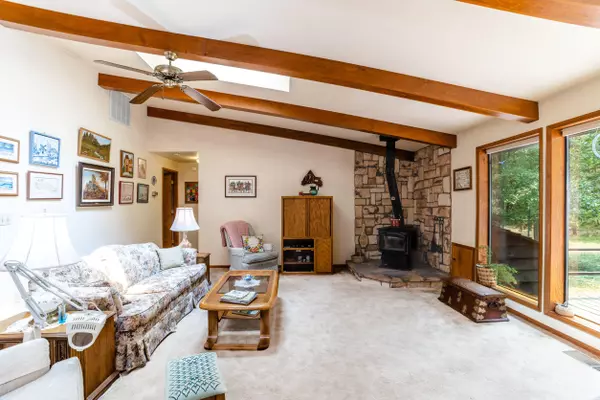 Grants Pass, OR 97527,464 Grays Creek RD