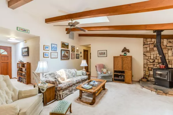 Grants Pass, OR 97527,464 Grays Creek RD