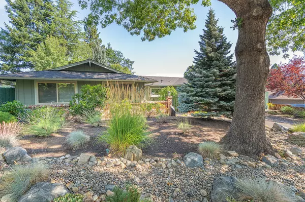 1230 Green Meadows WAY, Ashland, OR 97520