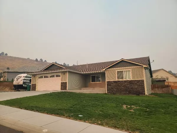 2733 Glacier DR, Klamath Falls, OR 97603