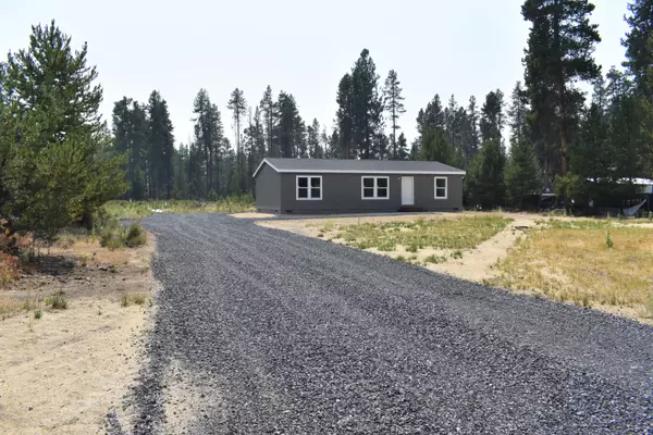 1072 Fort Jack Pine DR, Gilchrist, OR 97737