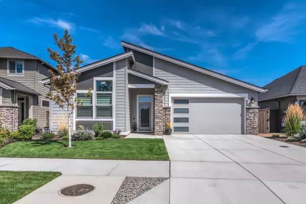 3655 Coyote LN, Redmond, OR 97756