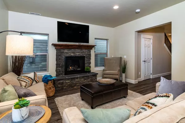 Bend, OR 97702,20571 Rolen AVE #Lot 172