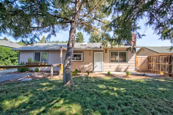 1006 Bellevue PL, Grants Pass, OR 97526