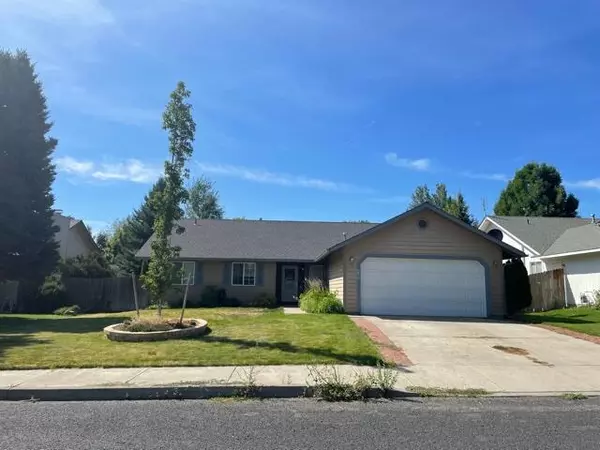 2162 Ivy AVE, Redmond, OR 97756