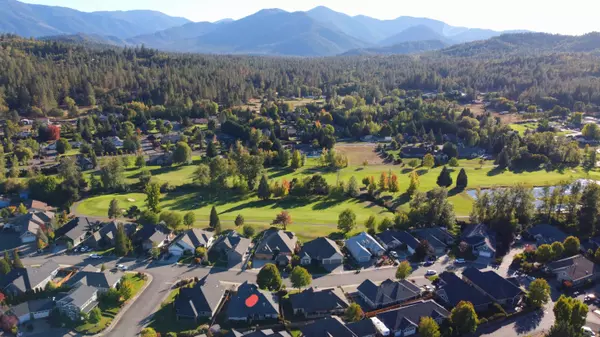 166 Whispering DR, Grants Pass, OR 97527