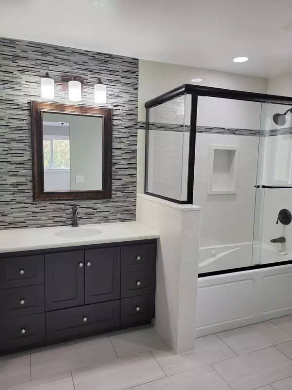 Klamath Falls, OR 97601,2906 Greensprings DR