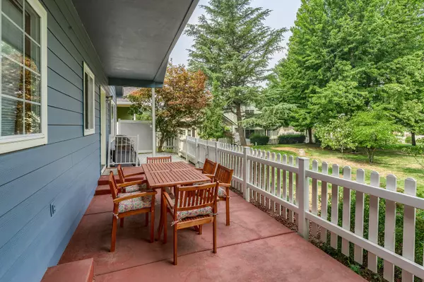 Ashland, OR 97520,281 Meadow DR