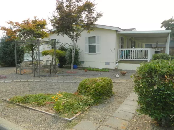 798 RogueLea LN, Grants Pass, OR 97526