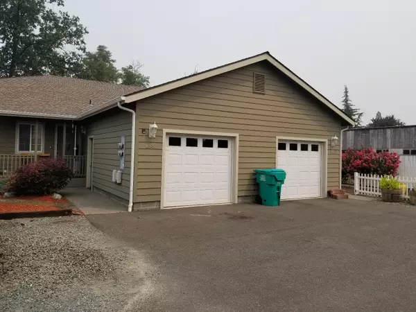 1637 Nunnwood LN, Grants Pass, OR 97527