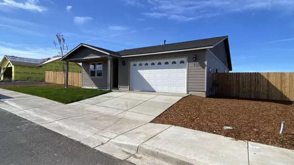 916 Maui LN, Madras, OR 97741