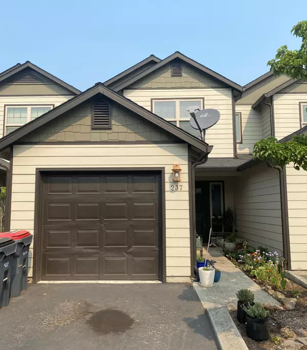 237 Daisy Creek Village DR, Central Point, OR 97502