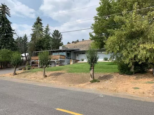 Klamath Falls, OR 97603,7613 Skyline DR