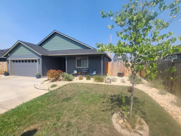 8246 Nickel LN, White City, OR 97503