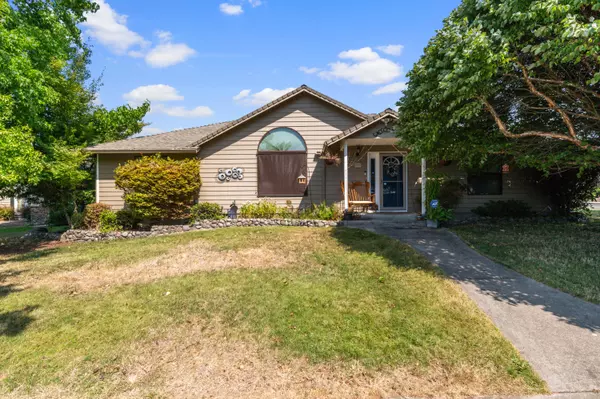 1452 Forestview DR, Grants Pass, OR 97527