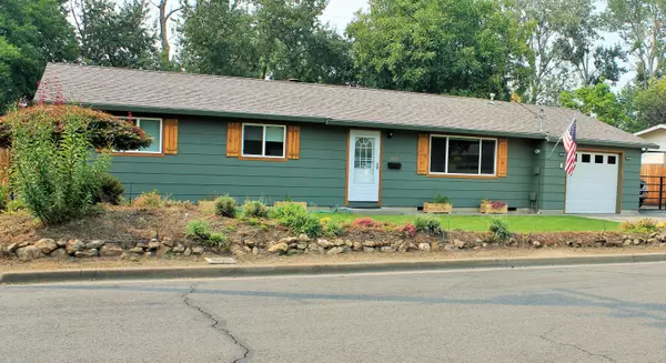 1101 Comet AVE, Central Point, OR 97502