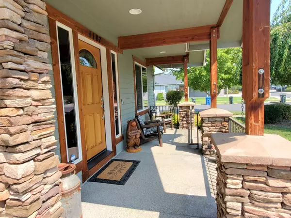 Grants Pass, OR 97527,1187 Derek LN