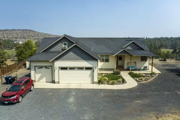 3800 Arrowhead LN, Redmond, OR 97756