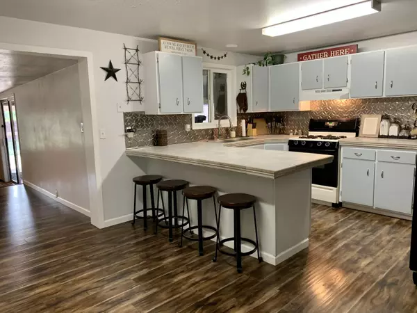 Klamath Falls, OR 97603,3246 Homedale RD