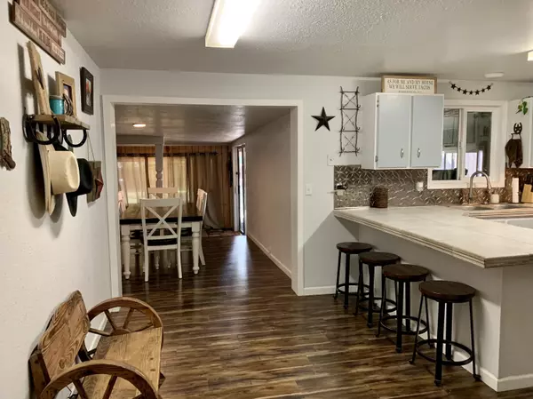 Klamath Falls, OR 97603,3246 Homedale RD