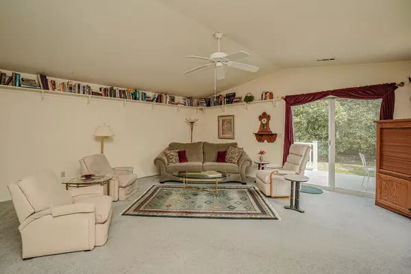 Grants Pass, OR 97526,528 Buddy LN