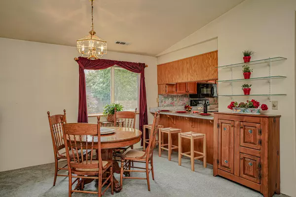 Grants Pass, OR 97526,528 Buddy LN