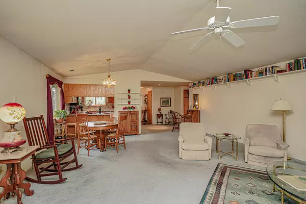 Grants Pass, OR 97526,528 Buddy LN