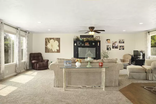 Grants Pass, OR 97526,1716 Crescent DR