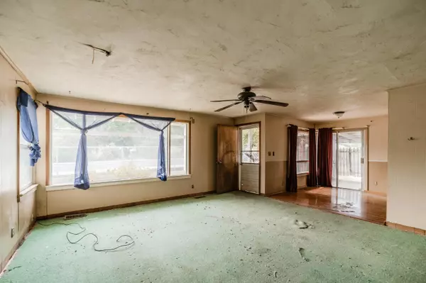 Grants Pass, OR 97526,910 Grandview AVE