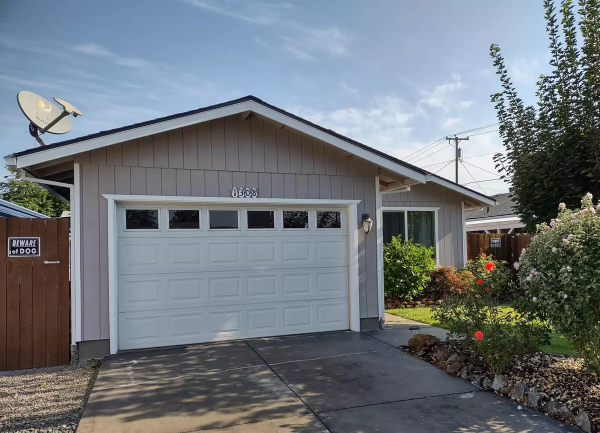 Grants Pass, OR 97526,1308 Rock ST