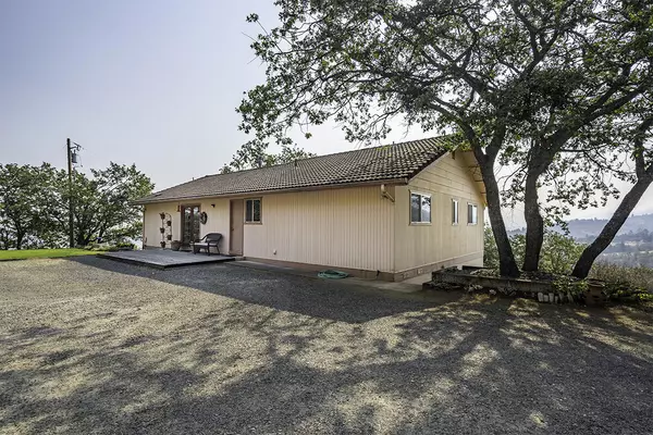 1220 McKenzie Canyon RD, Ashland, OR 97520