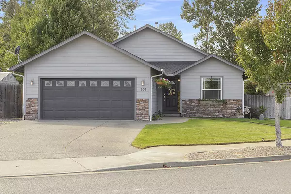 1636 Waterstone DR, Grants Pass, OR 97527