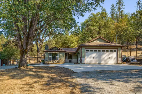 4716 Kane Creek RD, Central Point, OR 97502