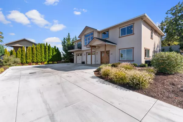 2446 Herrington WAY, Medford, OR 97504