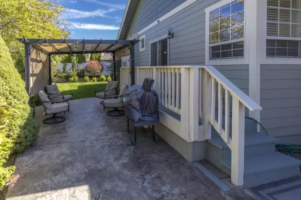 Bend, OR 97701,20916 Canal View DR