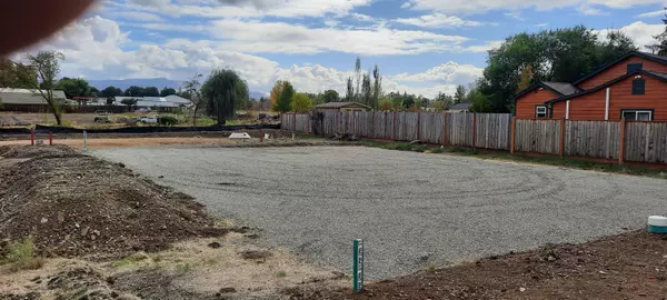 700 Ross LN, Medford, OR 97501