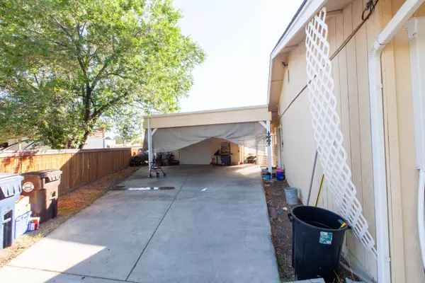 Redmond, OR 97756,2908 Windrow CT