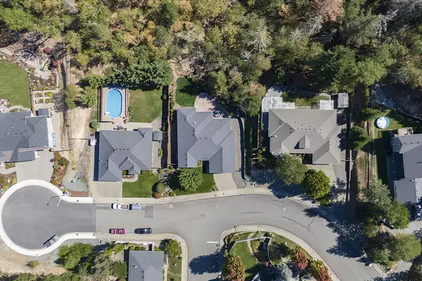 Grants Pass, OR 97527,2449 Coach DR