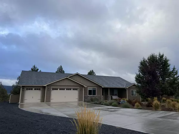 11952 Crossbill DR, Klamath Falls, OR 97601