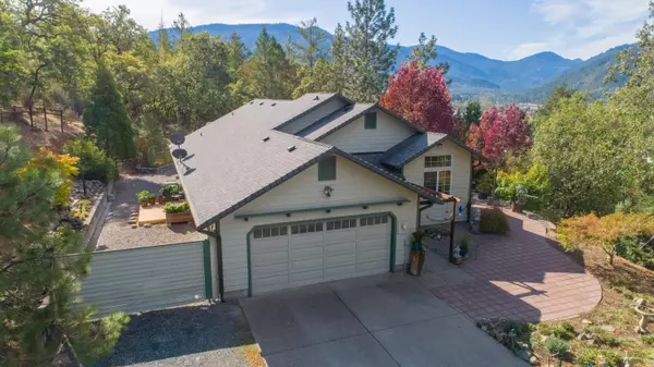 292 Hartman LN, Grants Pass, OR 97527