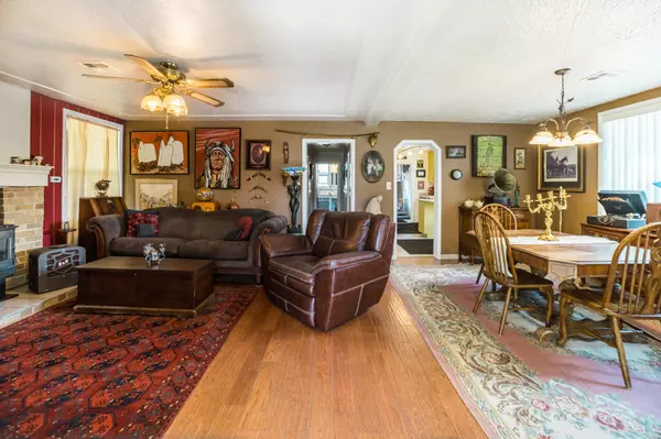 Central Point, OR 97502,1922 Scenic AVE