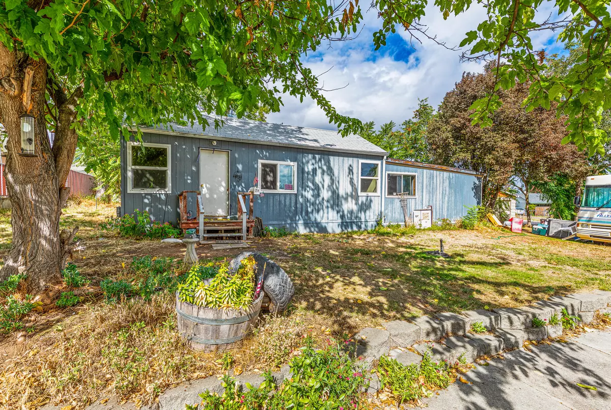 Central Point, OR 97502,845 Manzanita ST